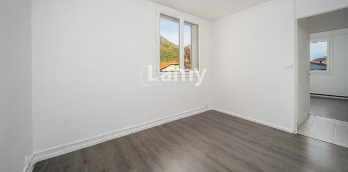 Image 4 sur 9 - Appartement  ·  Vente · Digne Les Bains (04000) · 4 pièces · 71m²