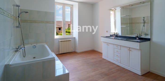 Image 6 sur 11 - Maison/villa  ·  Vente · St Priest Sous Aixe (87700) · 5 pièces · 125m²