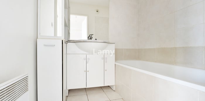Image 8 sur 9 - Appartement  ·  Vente · St Louis (68300) · 3 pièces · 53m²