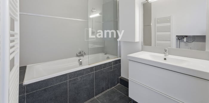 Image 6 sur 10 - Appartement  ·  Vente · Nice (06200) · 3 pièces · 72m²