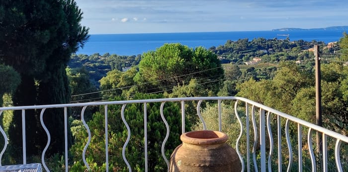 Image 2 sur 19 - Maison/villa  ·  Vente · La Croix Valmer (83420) · 5 pièces · 200m²