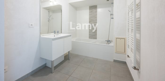 Image 8 sur 9 - Appartement  ·  Vente · Pessac (33600) · 2 pièces · 48m²