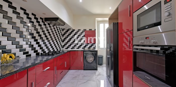 Image 6 sur 15 - Maison/villa  ·  Vente · Nimes (30000) · 8 pièces · 185m²