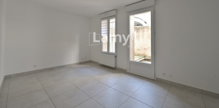 Image 11 sur 15 - Maison/villa  ·  Vente · Nimes (30000) · 8 pièces · 185m²