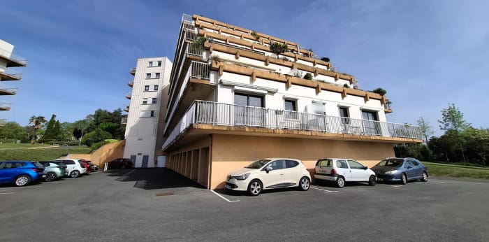 Image 1 sur 2 - Parking/box  ·  Vente · Saintes (17100) · 16m²