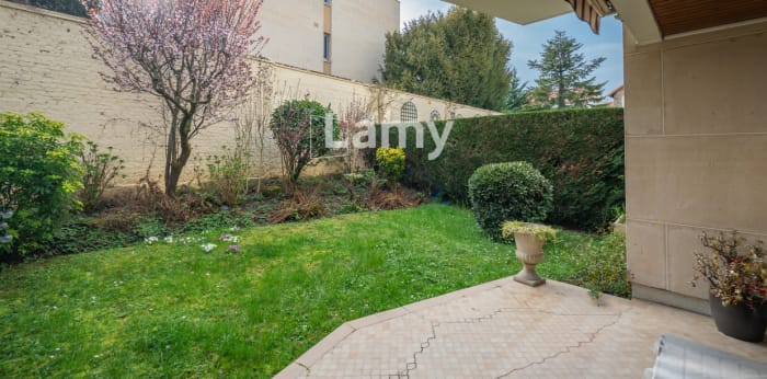 Image 1 sur 13 - Appartement  ·  Vente · Bourg La Reine (92340) · 4 pièces · 92m²