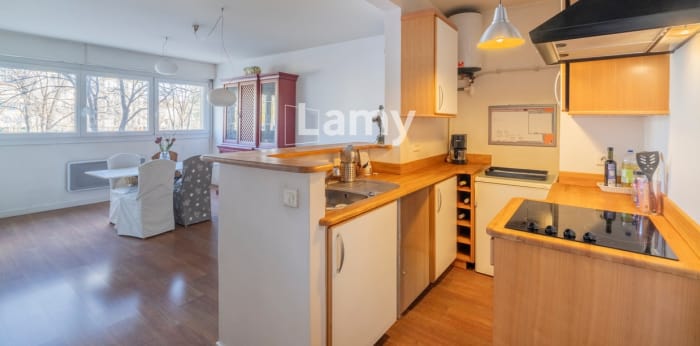 Image 2 sur 11 - Appartement  ·  Vente · Marseille 05 (13005) · 3 pièces · 60m²