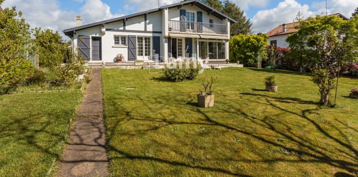 Image 1 sur 11 - Maison/villa  ·  Vente · Bayonne (64100) · 6 pièces · 150m²