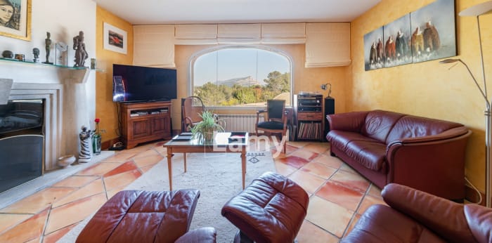 Image 8 sur 14 - Maison/villa  ·  Vente · St Marc Jaumegarde (13100) · 8 pièces · 220m²