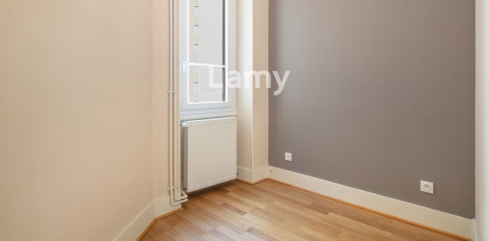 Image 8 sur 14 - Appartement  ·  Vente · Grenoble (38000) · 7 pièces · 212m²