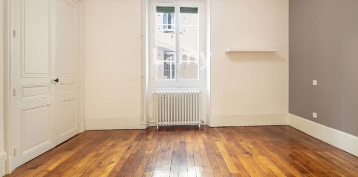 Image 7 sur 14 - Appartement  ·  Vente · Grenoble (38000) · 7 pièces · 212m²
