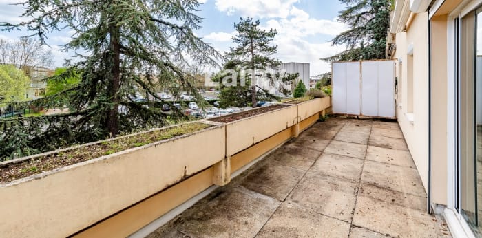 Image 11 sur 12 - Appartement  ·  Vente · Angouleme (16000) · 5 pièces · 90m²