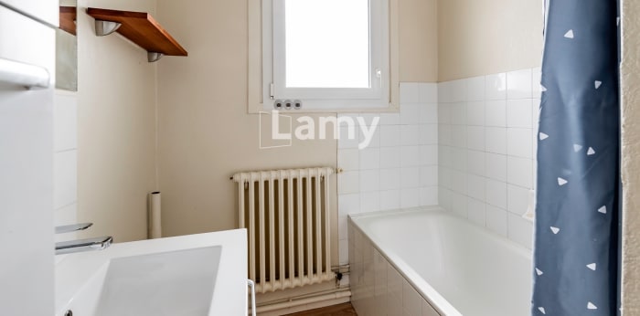 Image 6 sur 9 - Appartement  ·  Vente · Angouleme (16000) · 2 pièces · 49m²