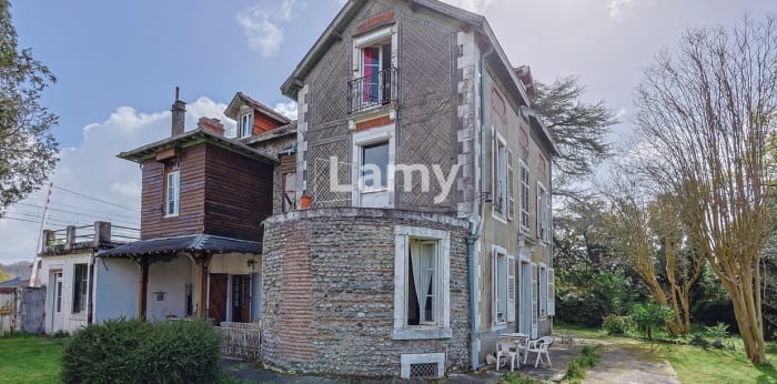 Image 1 sur 15 - Maison/villa  ·  Vente · Pau (64000) · 12 pièces · 400m²