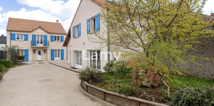 Image 1 sur 17 - Maison/villa  ·  Vente · Ballainvilliers (91160) · 8 pièces · 262m²