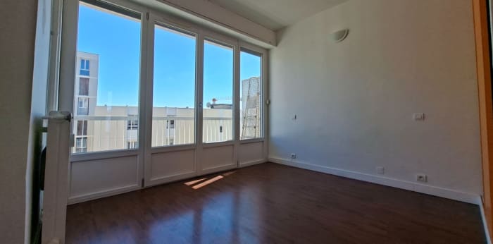 Image 4 sur 17 - Appartement  ·  Vente · Nimes (30900) · 5 pièces · 89m²