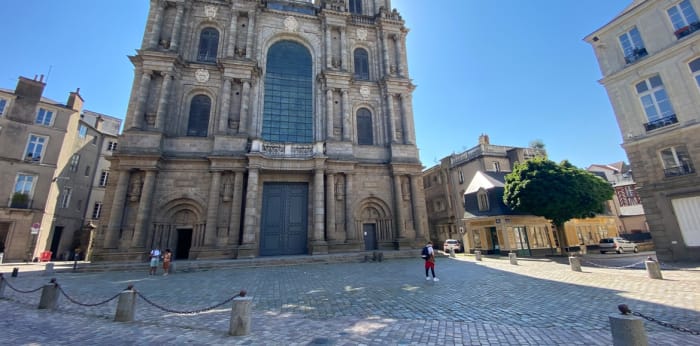 Image 2 sur 4 - Immeuble  ·  Vente · Rennes (35000) · 188m²