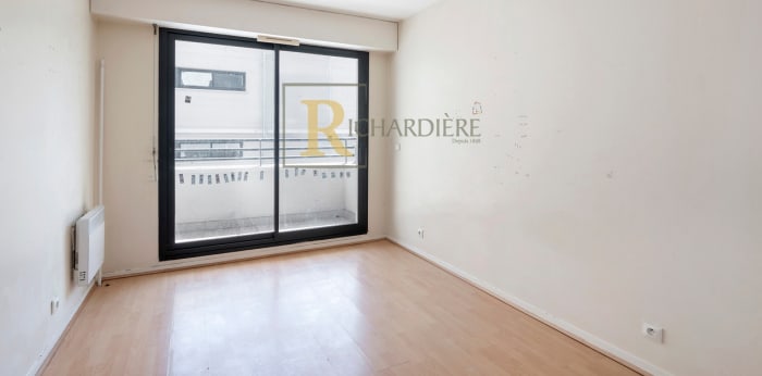 Image 8 sur 15 - Appartement  ·  Vente · Paris (75019) · 3 pièces · 84m²