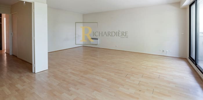 Image 2 sur 15 - Appartement  ·  Vente · Paris (75019) · 3 pièces · 84m²