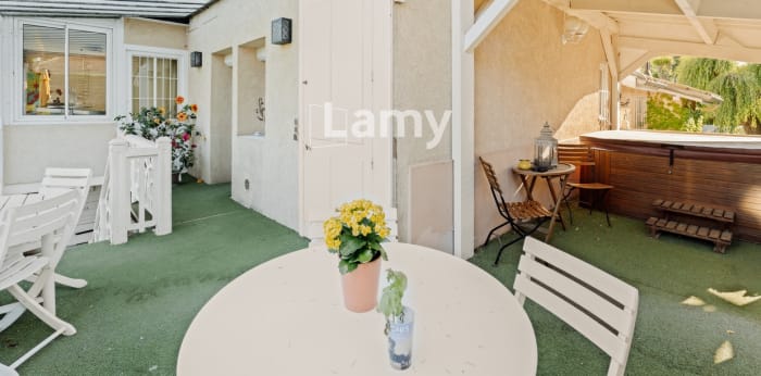 Image 16 sur 17 - Maison/villa  ·  Vente · Reyrieux (01600) · 7 pièces · 224m²