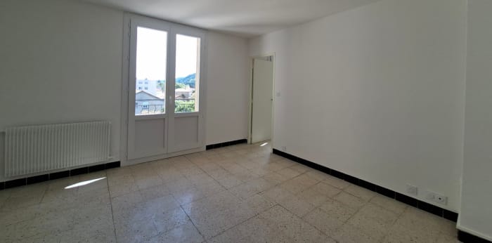Image 3 sur 10 - Appartement  ·  Vente · Sisteron (04200) · 3 pièces · 58m²
