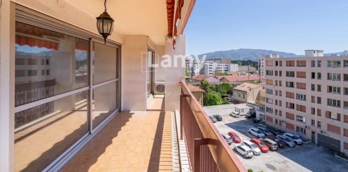 Image 4 sur 13 - Appartement  ·  Vente · Marseille (13005) · 3 pièces · 86m²
