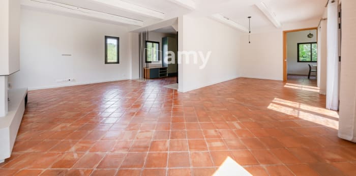 Image 8 sur 14 - Maison/villa  ·  Vente · Meyreuil (13590) · 8 pièces · 250m²