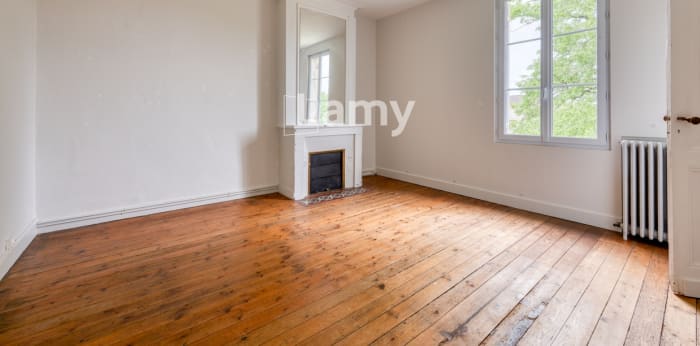 Image 5 sur 13 - Maison/villa  ·  Vente · St Quentin De Baron (33750) · 5 pièces · 171m²
