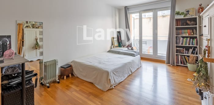 Image 1 sur 8 - Appartement  ·  Vente · Lille (59800) · 2 pièces · 48m²