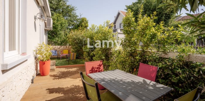Image 1 sur 10 - Maison/villa  ·  Vente · Villeurbanne (69100) · 5 pièces · 136m²