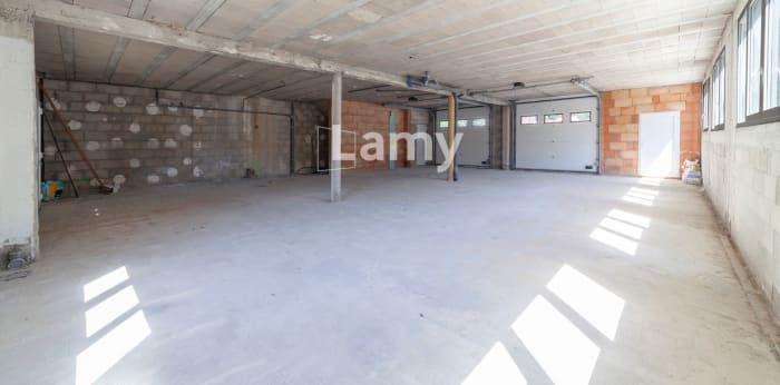 Image 3 sur 8 - Local  ·  Vente · Beure (25720) · 156m²