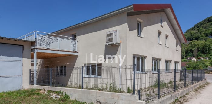 Image 2 sur 8 - Local  ·  Vente · Beure (25720) · 156m²