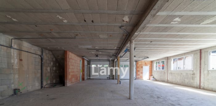 Image 7 sur 8 - Local  ·  Vente · Beure (25720) · 156m²
