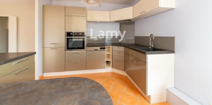 Image 1 sur 14 - Appartement  ·  Vente · Angouleme (16000) · 5 pièces · 100m²