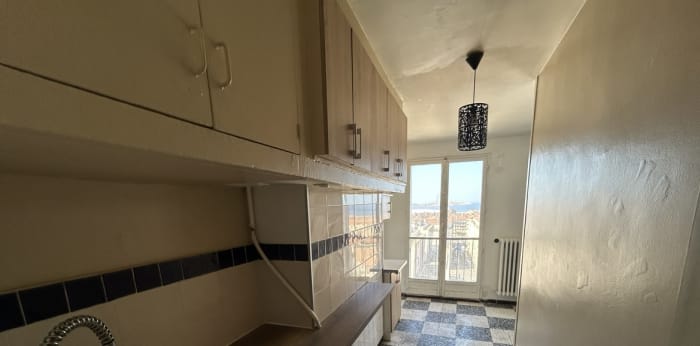 Image 2 sur 12 - Appartement  ·  Vente · Marseille (13002) · 4 pièces · 64m²