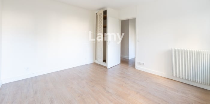 Image 3 sur 8 - Appartement  ·  Vente · Bourg La Reine (92340) · 1 pièce · 28m²