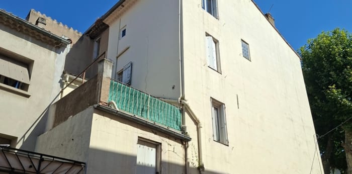 Image 3 sur 6 - Immeuble  ·  Vente · Trets (13530) · 196m²
