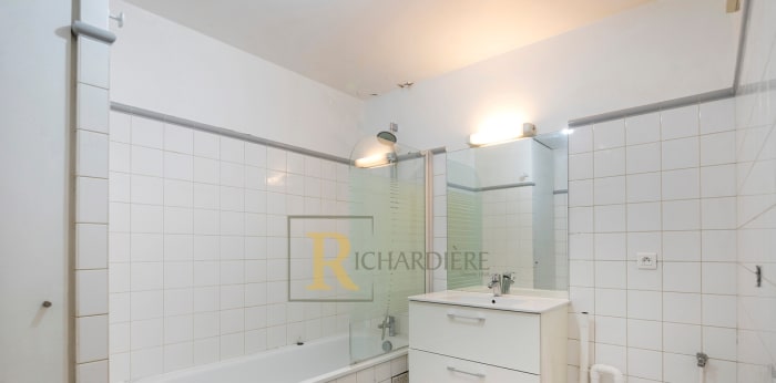 Image 10 sur 13 - Appartement  ·  Vente · Paris (75019) · 2 pièces · 51m²
