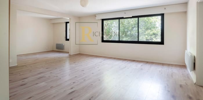 Image 3 sur 14 - Appartement  ·  Vente · Paris (75019) · 4 pièces · 102m²