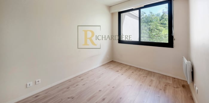 Image 9 sur 14 - Appartement  ·  Vente · Paris (75019) · 4 pièces · 102m²