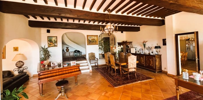 Image 5 sur 7 - Maison/villa  ·  Vente · Chateauneuf Le Rouge (13790) · 7 pièces · 261m²