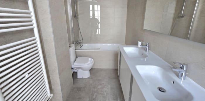 Image 8 sur 9 - Appartement  ·  Location · Paris (75017) · 5 pièces · 149m²