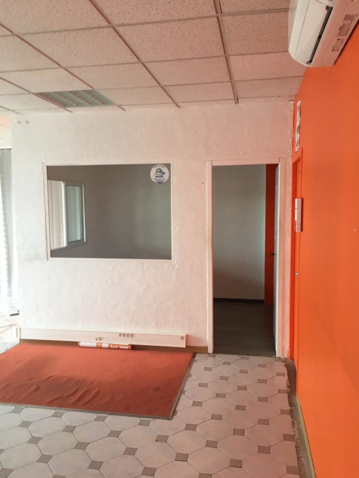 Image 5 sur 6 - Local commercial  ·  Location · Salon De Provence (13300) · 80m²