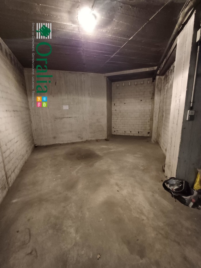 Image 1 sur 3 - Parking  ·  Location · Paris (75016) · 15m²