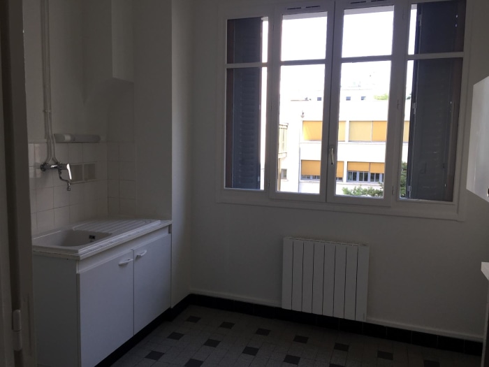 Image 5 sur 6 - Appartement  ·  Location · Villeurbanne (69100) · 2 pièces · 56m²