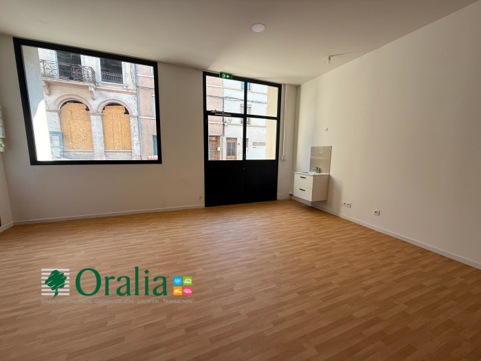 Image 2 sur 7 - Local commercial  ·  Location · Tarare (69170) · 88m²