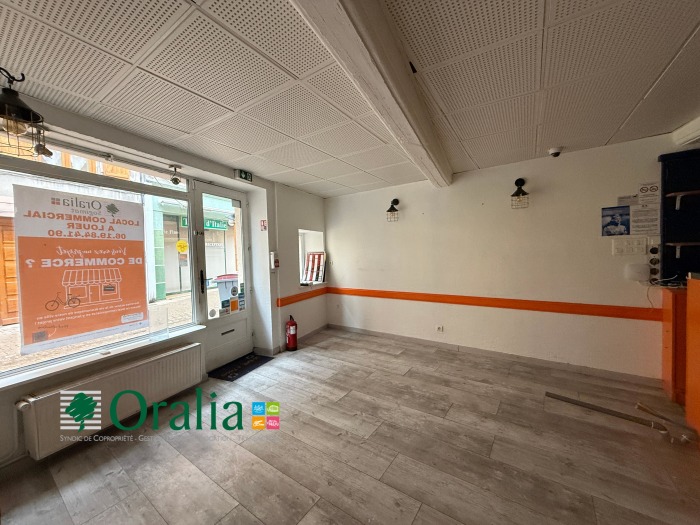 Image 2 sur 9 - Local commercial  ·  Location · Tarare (69170) · 55m²