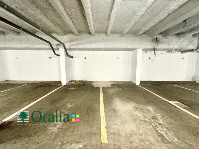 Image 1 sur 14 - Parking  ·  Location · Bordeaux (33000)