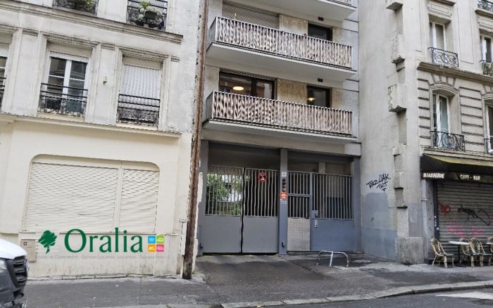 Image 1 sur 3 - Parking  ·  Location · Paris (75018)