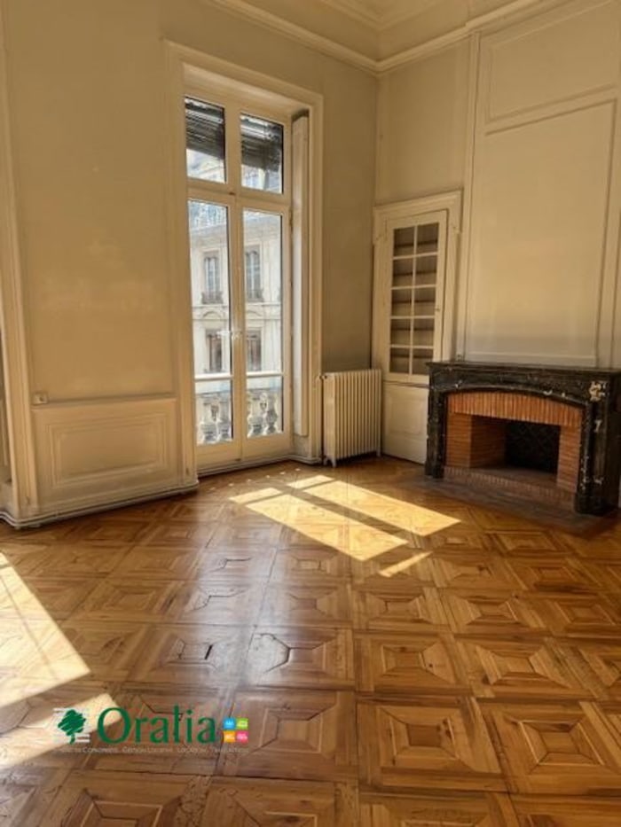 Image 2 sur 11 - Appartement  ·  Location · Lyon (69002) · 5 pièces · 134m²